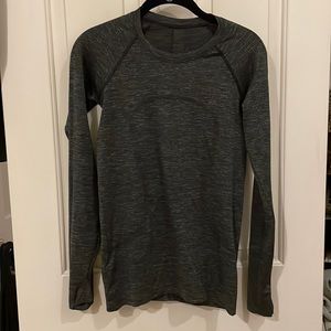 EUC lululemon swiftly tech long sleeve size 6